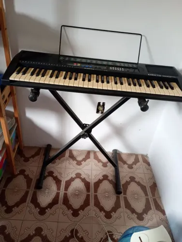 Teclado musical kawai X20 com suporte