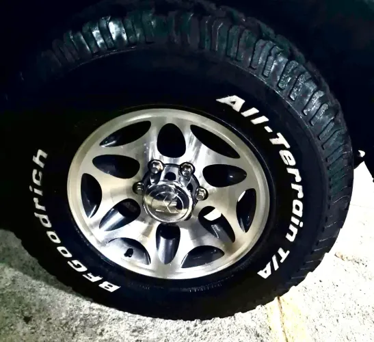 Vendo 5 rodas sem pneus 15 6  Troller  original Pajeiro Full 1997 a 2011 Pajeiro Sport 
