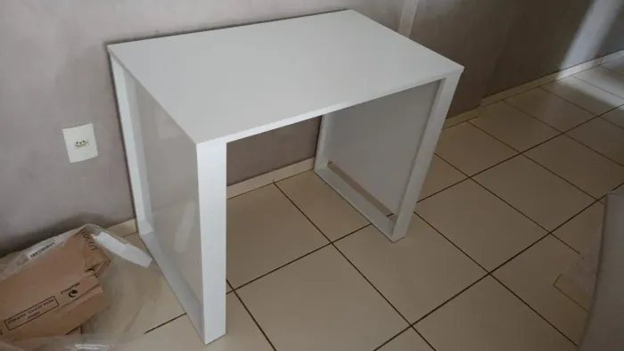 Escrivaninha Branca Minimalista