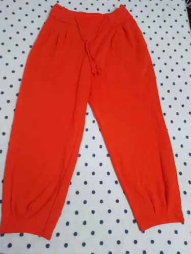 Calça estilo jogger feminina alfaiataria 