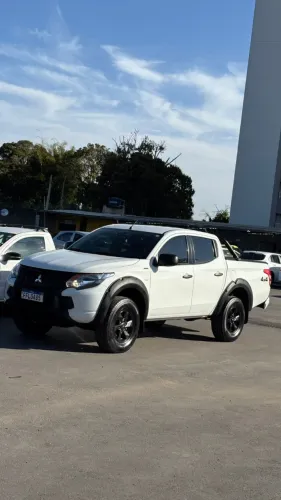 Mitsubishi L200 Triton Sport GLX 2.4 CD Diesel Mec. 2020