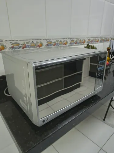 Microondas LG espelhado com grill