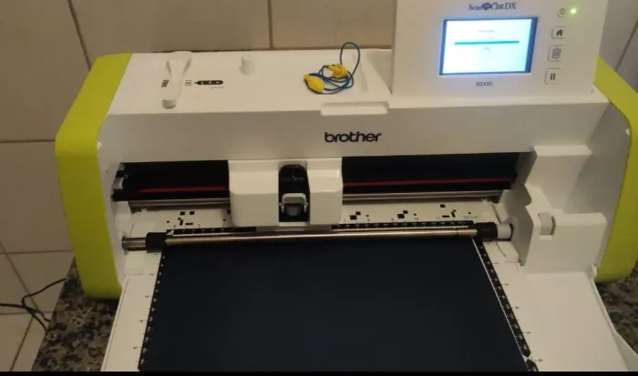 Brother ScanNCut SDX85 - máquina de corte eletrônica com scanner integrado.