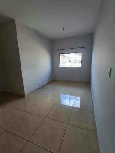 Apartamento em condomínio no térreo com área, de 2 quartos, com suíte e armários planejado