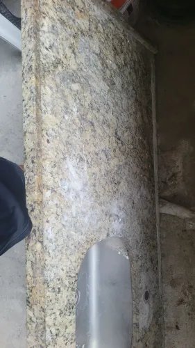 Pia de granito polido com cuba inox