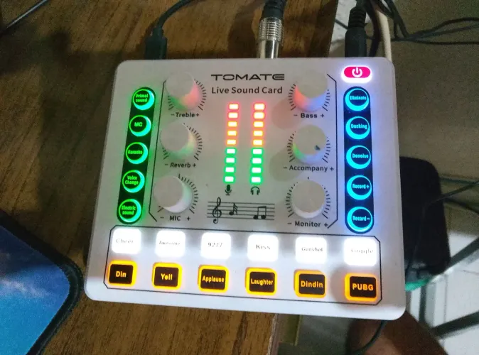 Mesa de som tomate