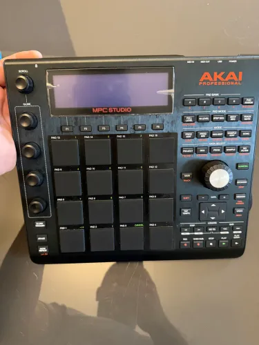 Mpc Studio Black Akai