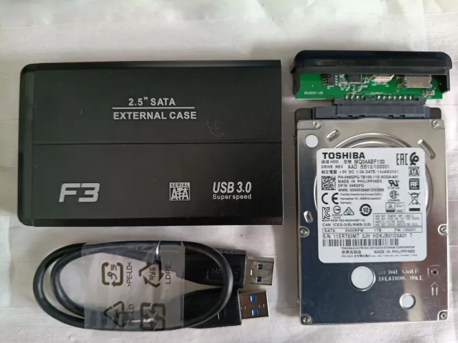 HD 1 TB Toshiba + Cabo USB 3.0 + Case Alumínio - 100% Saudável - 11 horas de uso.