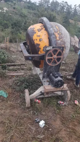 Vendo betoneira de 400 litros