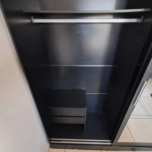 Vendo guarda roupa duas portas grandes com espelho