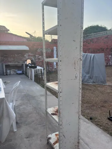 Prateleira de ferro