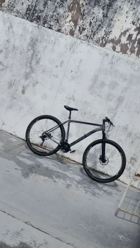 Bicicleta 29 aros semi nova com apenas 3 meses de uso