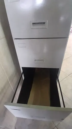 Vendo um gaveteiro em boa condições. Com ótimo espaço 120 reais