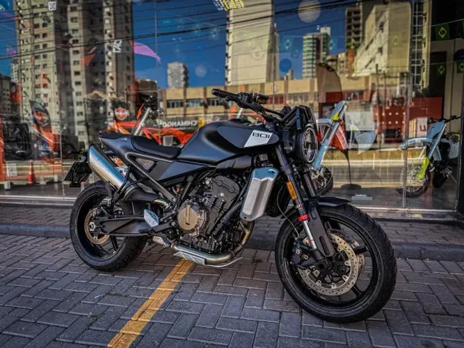 KTM HUSQVARNA SVARTPILEN 801 