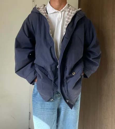 Parka azul com capuz