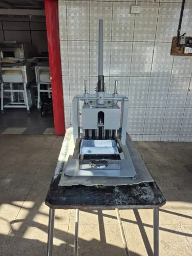 Divisora de massa metvisa retangular de mesa DPM30