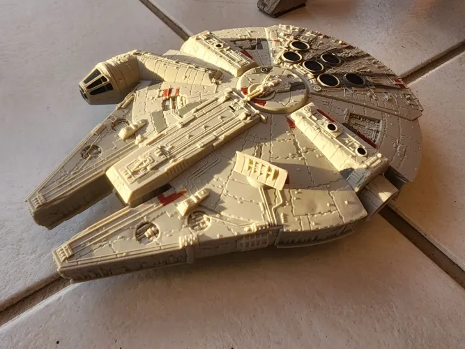 Nave Star Wars Millennium Falcon - Hasbro