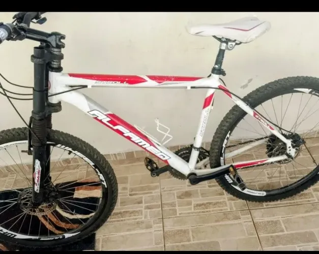 Vendo bicicleta aro 26 semi nova
