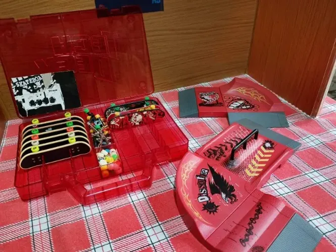 Kit Skate de Dedo (Fingerboard) - Pista Modular, Maleta Organizadora e Acessórios
