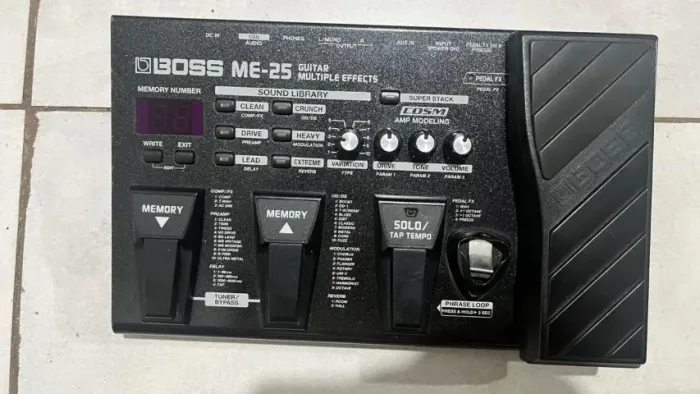 Pedaleira Boss Me-25 (ñ Valeton, Mooer,zoom, Ampero, Kemper)