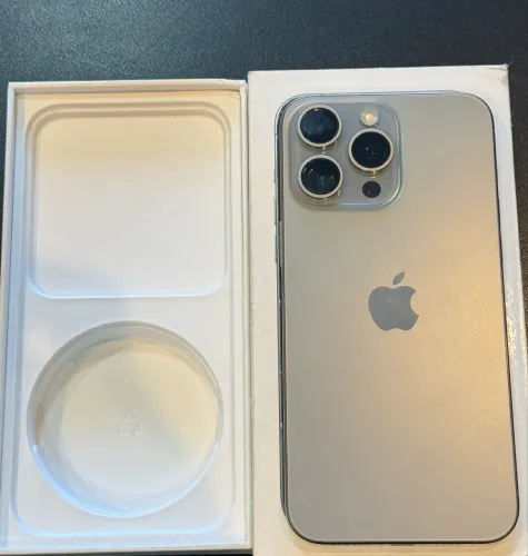iPhone 15, Pro Max, 84% de bateria, Natural Titanium, 256GB