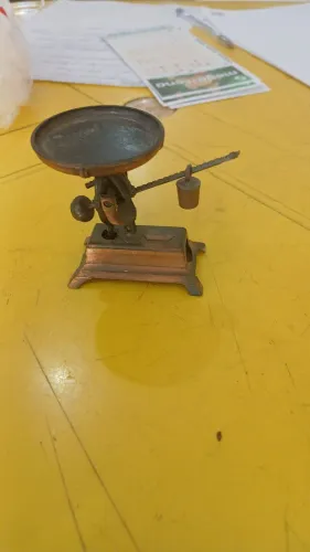 Mini balança apontador antinga.