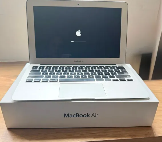 MACBOOK AIR 11