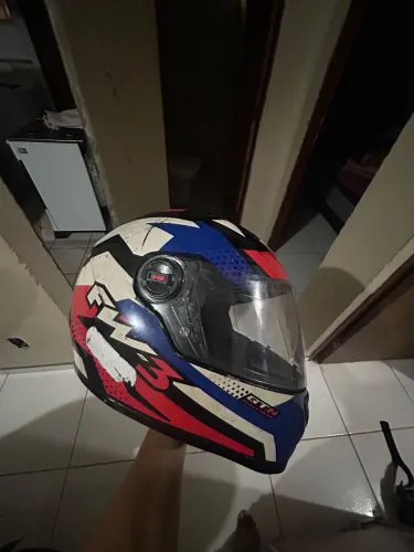 Capacete Fw3 + viseira e reparos reserva