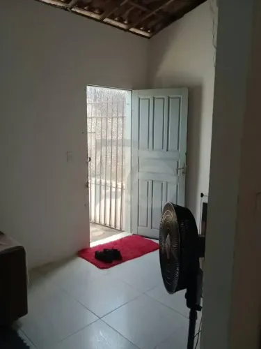 Casa no Bairro Santa Maria com 2 Quartos, Área de Serviço e Quintal