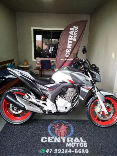 Vende-se CB250 Twister Top *