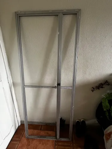 Vendo esquadria de alumínio para box de banheiro sem o acrílico 