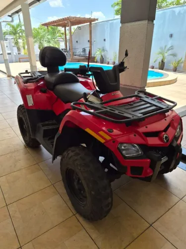 Quadriciclo Can-am 400 outlander 4x4. 