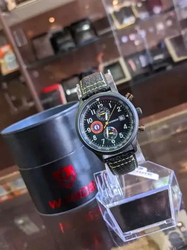 Relógio na promoção com pulseira de couro