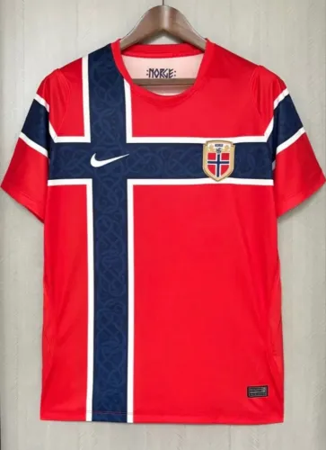 Camisa Noruega vermelha, e a preta