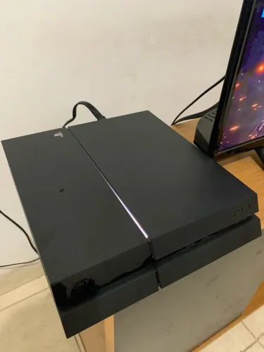 PS4 FAT - Bem conservado (com caixa)