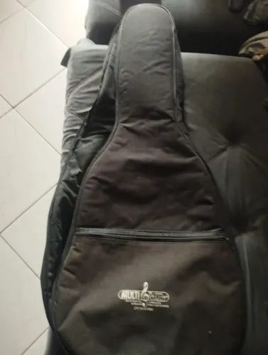 Case acolchoado para violão