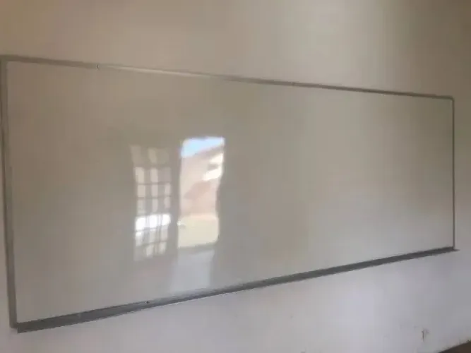 Quadro Branco Liso Reto.