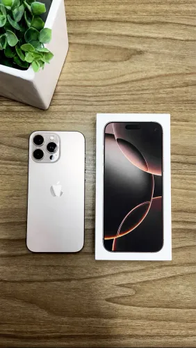 iPhone 16 Pro Max 256GB Desert - Completo + AirPods Pro