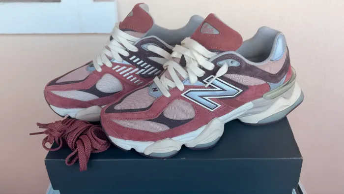 New Balance 9060 - Cherry
