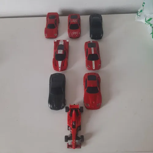 Brinquedos miniaturas Ferrari  oportunidade!!
