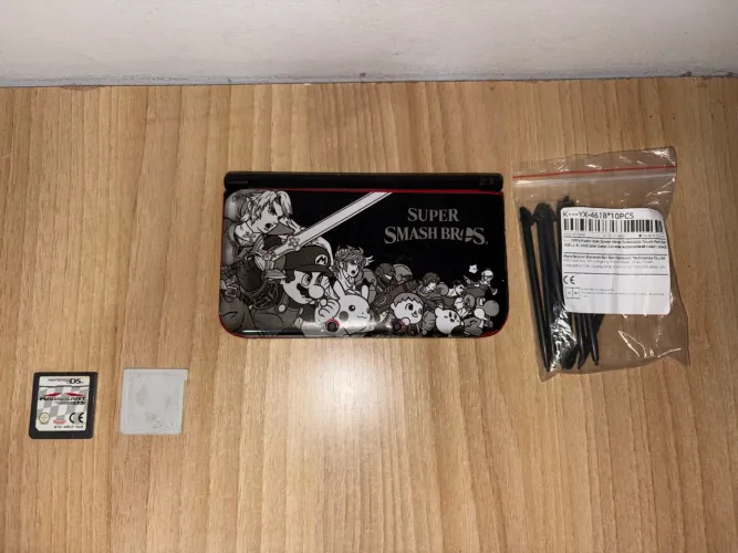 Nintendo 3ds XL old acompanhado com 2 cartoes e canetad extras