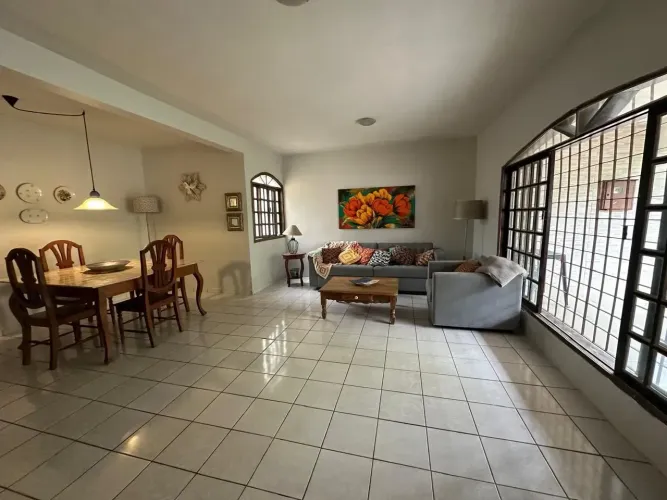 Imóvel para venda tem 450 metros quadrados com 3 quartos