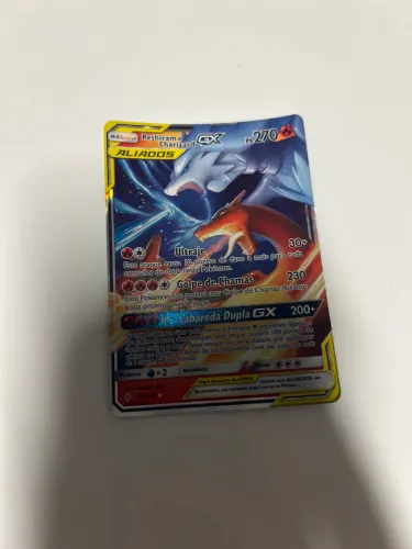 Carta de Pokémon Reshiram e charizard GX, 20/214