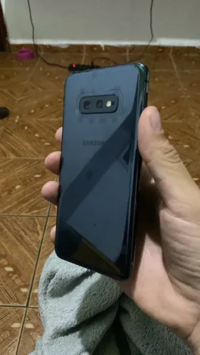 S10e 128gb é 6 de ram 