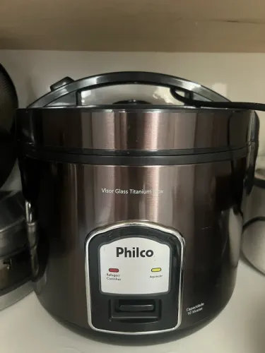 Vende-se panela de arroz elétrica.