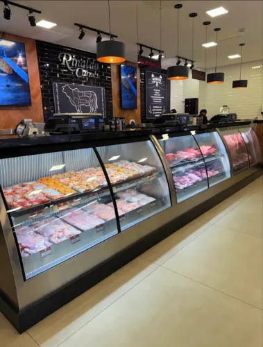 PROCURO AÇOUGUEIRO/AJUDANTE DE PRODUÇÃO