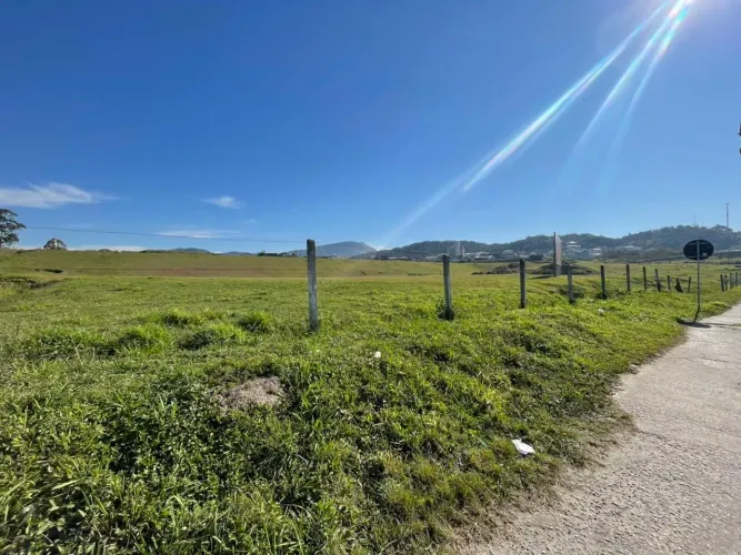 Área com 9.275m² na marginal da BR-101 em Biguaçu