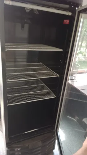 Balcão 2 portas inox com codimentadora refrigerado + Geladeira expositora.