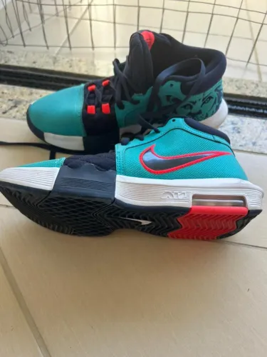 Nike LeBron Witness 8 Tam 40 - Basquete - Ótimo estado
