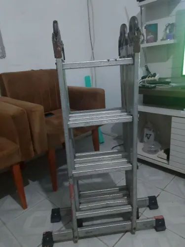 Escada de alumínio de abrir e fechar 